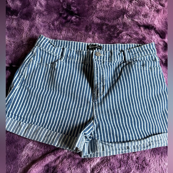 ❌SOLD❌ PINSTRIPE SHORTS - Picture 1 of 3